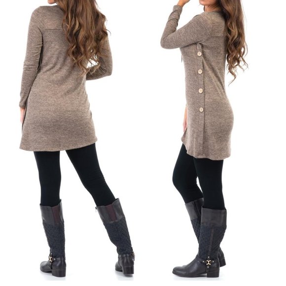 Assymetrical Hacci Tunic With Buttons - Picture 2 of 10